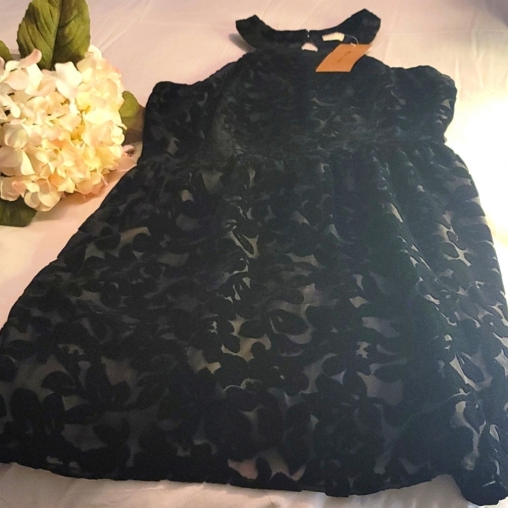 High-Neck sleveless dress ..NWT